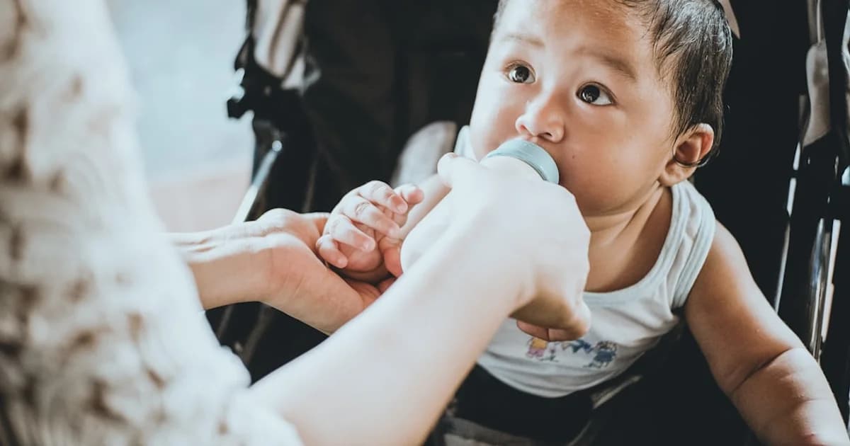 Formula Feeding Guide: How Much Formula Does My Baby Need?