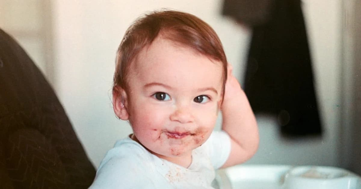 How Much Should My Baby Eat? Feeding Guide by Age (0–12 Months)